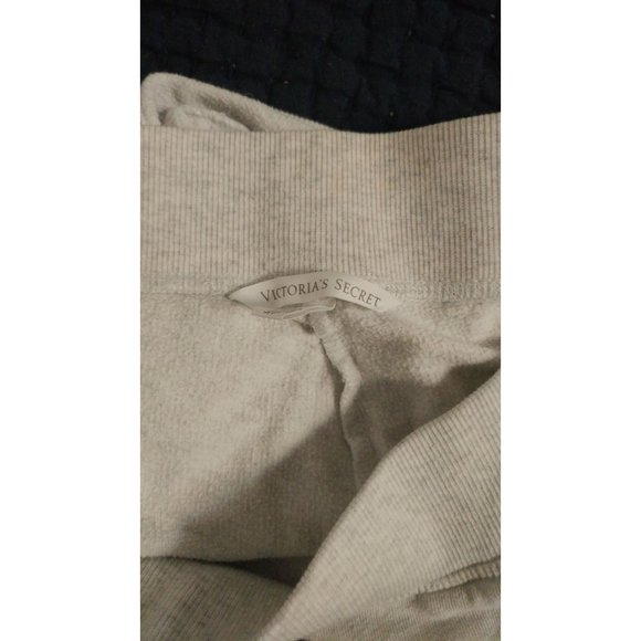 VS Victoria Secret Pocketed Sweat Shorts. W/ Perforated Hip Small Petite - Picture 4 of 5